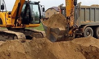 Выкопать яму экскаватором в Шумерле от 933 руб. - 2Землекопа-Шмр